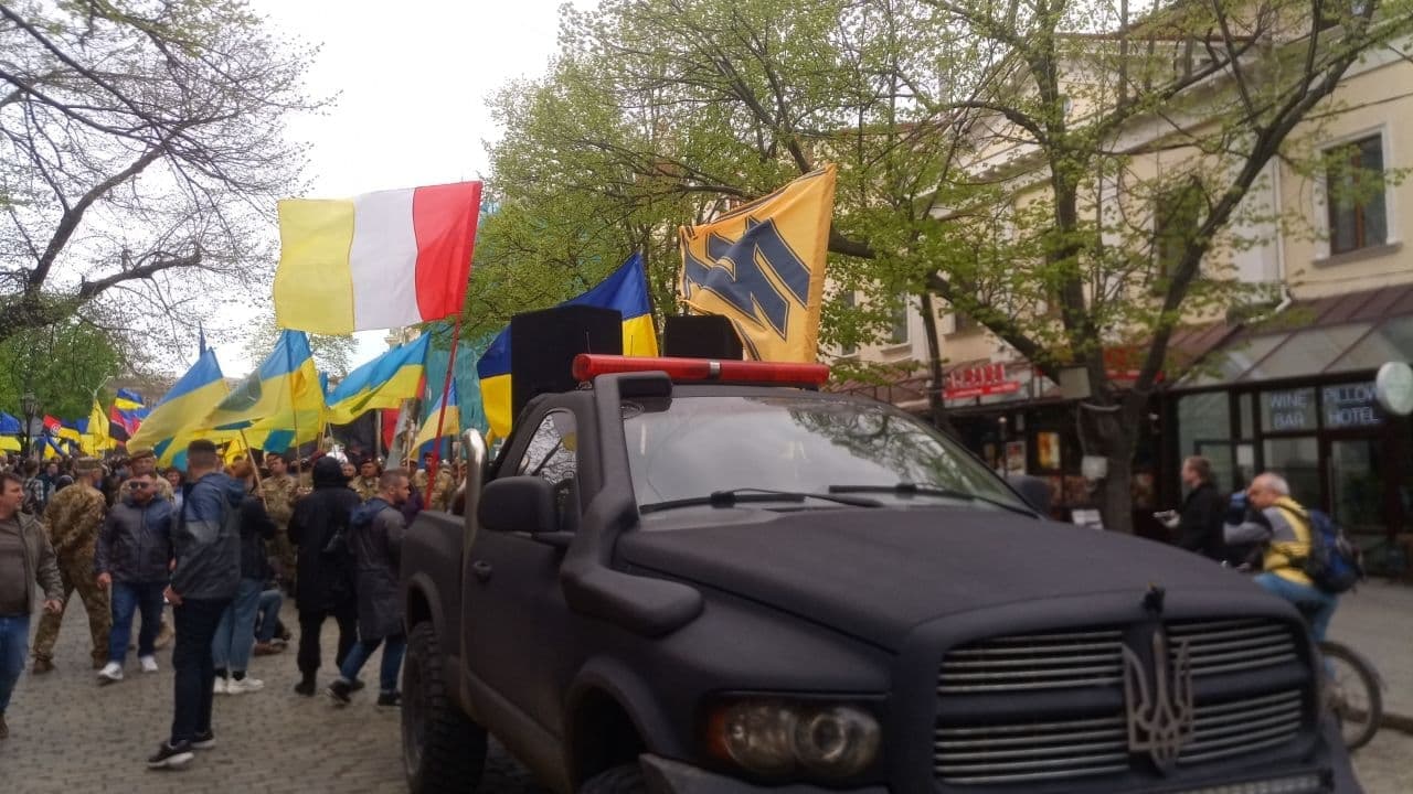 В Одессе радикалы собрались на марш националистов. Фото: Страна